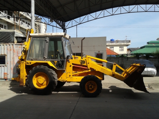 ต้องการขายรถตักหน้าขุดหลังยี่ห้อ JCB-3CX รถนอกนำเข้าจากญี่ปุ่น