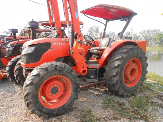 ขายรถแทรกเตอร์ คูโบต้า รุ่น M8540 มือสอง สักคัน