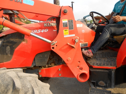 ขายรถแทรกเตอร์ คูโบต้า รุ่น M8540 มือสอง สักคัน
