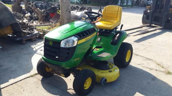 ขายรถตัดหญ้านั่งขับ JOHN DEERE D120 สภาพดี 37000 บาท