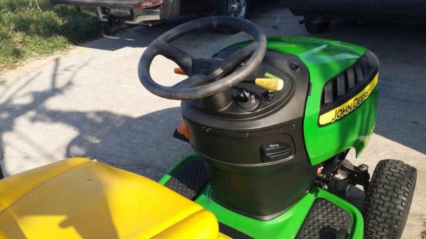 ขายรถตัดหญ้านั่งขับ JOHN DEERE D120 สภาพดี 37000 บาท