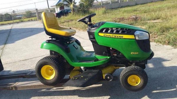 ขายรถตัดหญ้านั่งขับ JOHN DEERE D120 สภาพดี 37000 บาท