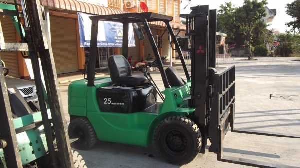 ขายรถฟอร์คลิฟท์ MITSUBISHI  FD 25  งาฮิ้งฟอร์ค ( งากระดกได้ )