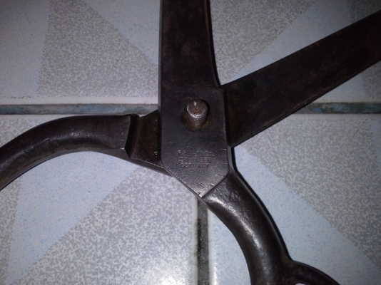 ขายกรรไกรงานเก่าเยอร์มันนีครับ