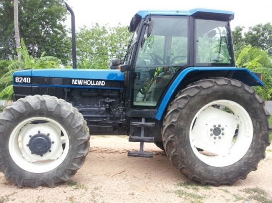 ขาย FORD NEW HOLLAND 8240 780,000 บาท