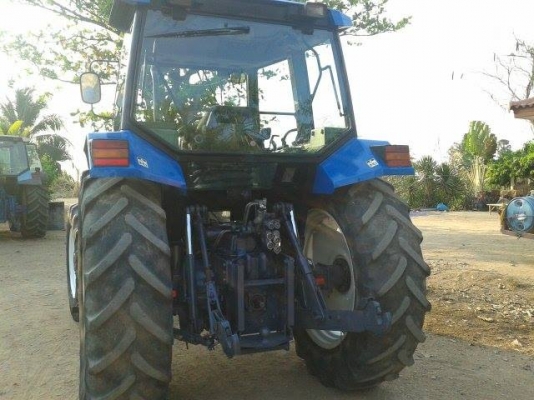 ขาย FORD NEW HOLLAND 8240 780,000 บาท