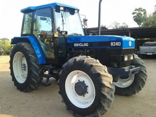 ขาย FORD NEW HOLLAND 8240 780,000 บาท ขาย FORD NEW HOLLAND 8240 780,000 บาท
