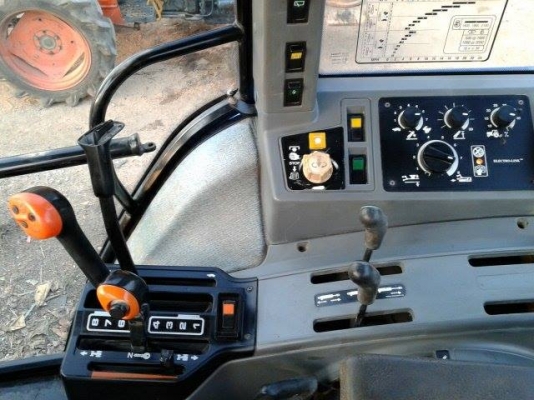 ขาย FORD NEW HOLLAND 8240 780,000 บาท