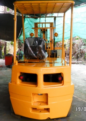 ขายฟอร์คลิฟท์2ตันดีเชลนำเข้าแท้ขั่วโมง2620ชม.ขาย175000บาทที่นครราชสีมาขายด่วน