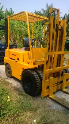 ขายฟอร์คลิฟท์2ตันดีเชลนำเข้าแท้ขั่วโมง2620ชม.ขาย175000บาทที่นครราชสีมาขายด่วน