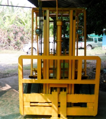 ขายฟอร์คลิฟท์2ตันดีเชลนำเข้าแท้ขั่วโมง2620ชม.ขาย175000บาทที่นครราชสีมาขายด่วน