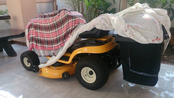 ขายด่วนค่ะ รถตัดหญ้าแบบนั่งขับ 19 แรงม้าพร้อมถุงเก็บหญ้า