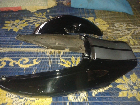 ขายท้ายกับบังโคลนหน้าสีดำเดิมๆ cb 400 ปี 98 ราคา 1200 ครับ