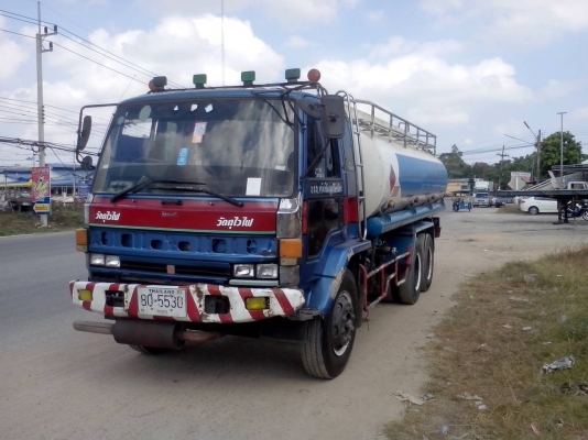 (ขายไปให้คุณตู่ อุทัยฯ)10ล้อเพลาเดียวบรรทุกน้ำมันISUZU JCM 175แรง เครื่อง6BG1 วางหัวเก๋งร็อคกี้ รถใช้งานอยู่.. (ขายไปให้คุณตู่ อุทัยฯ)10ล้อเพลาเดียวบรรทุกน้ำมันISUZU JCM 175แรง เครื่อง6BG1 วางหัวเก๋งร็อคกี้ รถใช้งานอยู่..