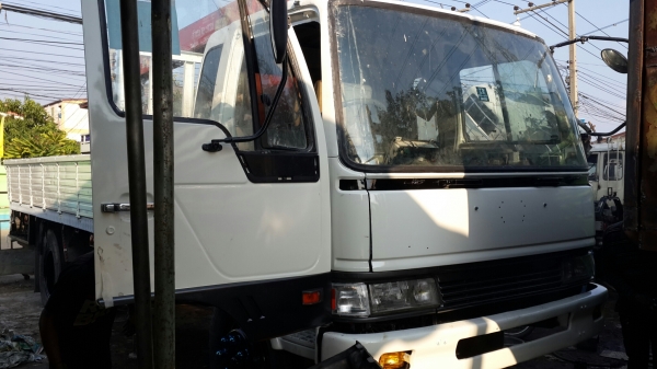 ขาย6ล้อฮีโน่ ติดเครน ทาดาโน่ 4.5ตัน 3ปอก 2ชัก KL340 ยาว5.50เมตร เครื่อง EH700 พวงมาลัยพาวเวอร์ คัดซีสวย ยาง 900-20 น๊อตล้อ 8ตัว สภาพดีพร้อมใช้