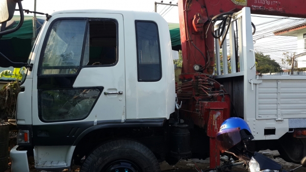 ขาย6ล้อฮีโน่ ติดเครน ทาดาโน่ 4.5ตัน 3ปอก 2ชัก KL340 ยาว5.50เมตร เครื่อง EH700 พวงมาลัยพาวเวอร์ คัดซีสวย ยาง 900-20 น๊อตล้อ 8ตัว สภาพดีพร้อมใช้