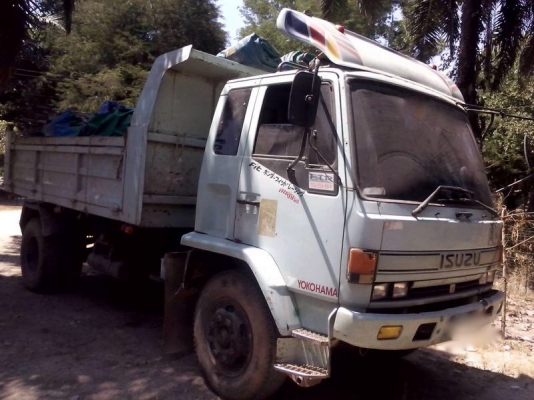 รถอีซุซุ 6 ล้อดั้ม FTR 195 แรงม้า. ปี 39  สนใจติดต่อ 081 - 6079515