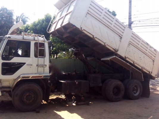 รถมิตซู 10 ล้อดั้ม FN527  - TF  220 แรงม้า.  สนใจติดต่อ 081 - 6079515