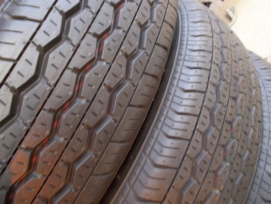 ขายยางใส่รถกะบะขอบ195r15 ปี13 บิสโตน ตุมยางยังอยู่