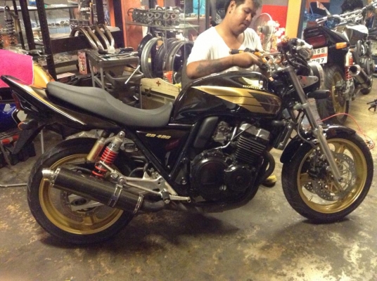 รับบิ้วประกอบเก็บงานทำสีดัดแปลงบิ๊กไบค์ทุกรุ่นเข้ามาดูก่อนได้ครับก่อนตัดสินใจ