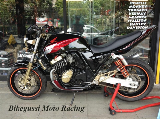 รับบิ้วประกอบเก็บงานทำสีดัดแปลงบิ๊กไบค์ทุกรุ่นเข้ามาดูก่อนได้ครับก่อนตัดสินใจ