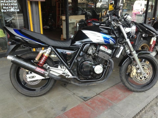 รับบิ้วประกอบเก็บงานทำสีดัดแปลงบิ๊กไบค์ทุกรุ่นเข้ามาดูก่อนได้ครับก่อนตัดสินใจ