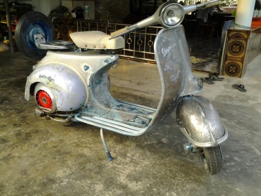 ขาย vespa อินเดียบอดี้แท้ ไม่แปลงดั้ง บอดี้ไม่มีลอยปะผุ ราคา 31,000 บาท รับแลกรับเทรินทุกรุ่นครับ