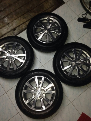 ล้อ Brio สภาพป้ายแดง 14" 4รู100 พร้อมยาง 175-65-14 ปลายปี12 ดอกเต็ม ชุดละ 5,400 บาท