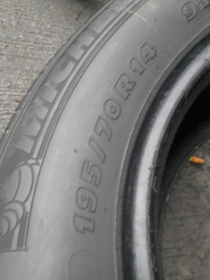 ขายยาง185/70R14และ195/70R14 มีอย่างละเส้น รวม 2 เส้น TEL.081-427-3941 ขายยาง185/70R14และ195/70R14 มีอย่างละเส้น รวม 2 เส้น TEL.081-427-3941