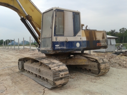 ขายโคมัทสุพีซี200รุ่น5คอนโทลยาวใหญ่สภาพดีเจ้าของซื้อป้ายแดงมา ตอนนี้เลิกใช้หมดงานแล้วอยากขาย