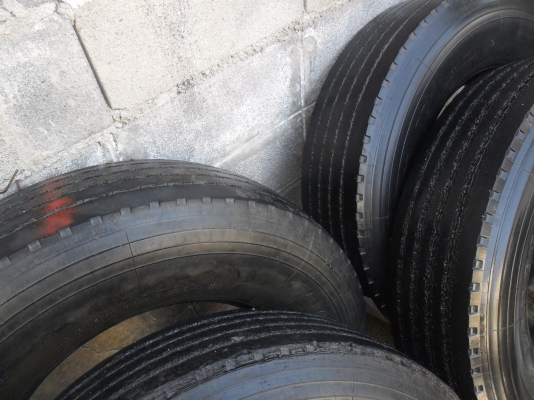 ยาง MICHELIN 9.5R17.5 ปี11  เลเดียล สวยๆ 4 เส้น ราคา 3000 บาท