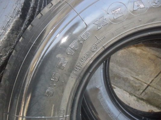 ยาง MICHELIN 9.5R17.5 ปี11  เลเดียล สวยๆ 4 เส้น ราคา 3000 บาท