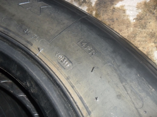 ยาง MICHELIN 9.5R17.5 ปี11  เลเดียล สวยๆ 4 เส้น ราคา 3000 บาท