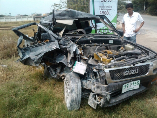 ขายซากมังกรทองโดนชนด้านข้างไม่เยอะมากตามรูปอิอิเครื่องเกียร์ดีไม่โดนปีรถไม่แน่ใจเล่มอยู่กับเจ้าของผมซื้อแต่ซากมาจะเอาเล่มก็ได้ราคาพร้อมเล่ม59000บาทไม่เอาเล่ม49000บาทเครื่อง90แรงแล้วน่าจะปี93