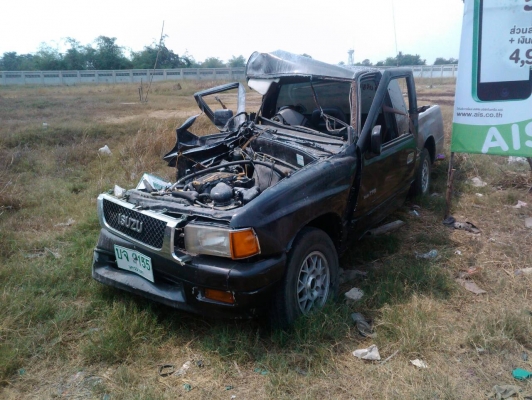 ขายซากมังกรทองโดนชนด้านข้างไม่เยอะมากตามรูปอิอิเครื่องเกียร์ดีไม่โดนปีรถไม่แน่ใจเล่มอยู่กับเจ้าของผมซื้อแต่ซากมาจะเอาเล่มก็ได้ราคาพร้อมเล่ม59000บาทไม่เอาเล่ม49000บาทเครื่อง90แรงแล้วน่าจะปี93