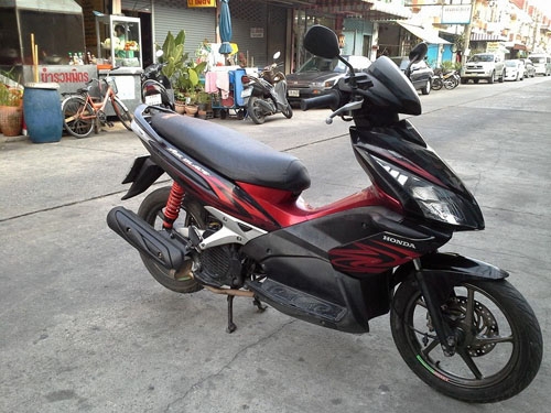 Honda แอร์เบลด ปี 51 ตัวท็อป ล้อแม็ค สีดำ แดง รถสวย เครื่องเดิมแน่นๆ ไม่หลวม ไม่หอน ทดลองขับได้จ้า