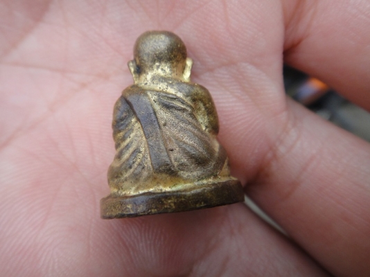 หลวงพ่อเงินรุ่นช้างคู่ ปี 2526 ส่งกรุงเทพแล้วครับ หลวงพ่อเงินรุ่นช้างคู่ ปี 2526 ส่งกรุงเทพแล้วครับ