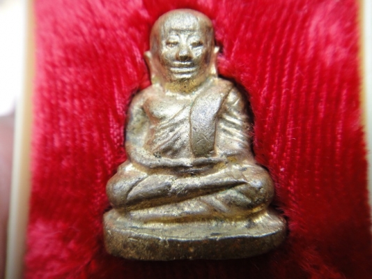 หลวงพ่อเงินรุ่นช้างคู่ ปี 2526 ส่งกรุงเทพแล้วครับ หลวงพ่อเงินรุ่นช้างคู่ ปี 2526 ส่งกรุงเทพแล้วครับ