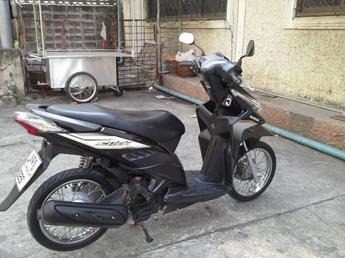 Click i ปี 53 สีดำ ขาว รถสวย ชุดสีสด ราคากันเอง ทดลองขับได้ทุกวัน ไม่ซื้อไม่ว่ากันจ้า Click i ปี 53 สีดำ ขาว รถสวย ชุดสีสด ราคากันเอง ทดลองขับได้ทุกวัน ไม่ซื้อไม่ว่ากันจ้า