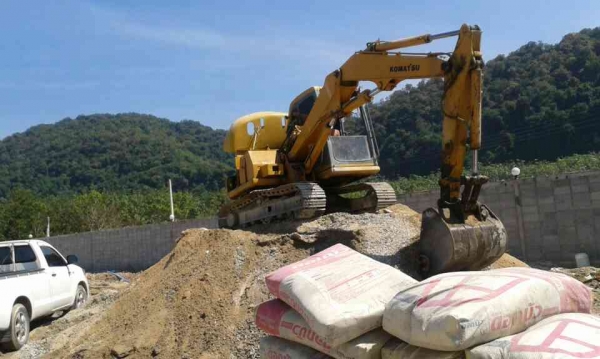 ขาย..PC60-7  รถใช้งานอยู่ พร้อมใช้ ช่วงล่างสวยโซ่ดี เครื่องเดิมแน่น...