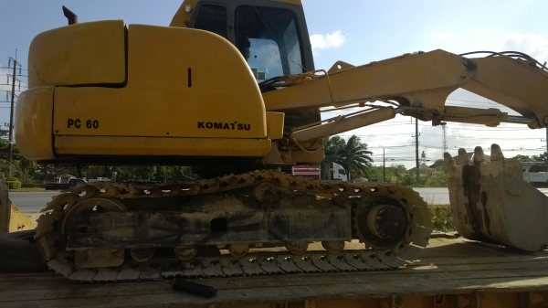 ขาย..PC60-7  รถใช้งานอยู่ พร้อมใช้ ช่วงล่างสวยโซ่ดี เครื่องเดิมแน่น...