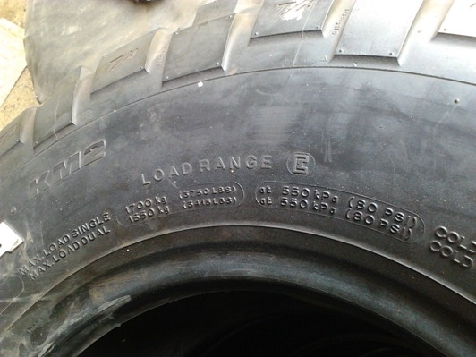 ยาง BF MUD KM2     285/75/16 ปี 50/09