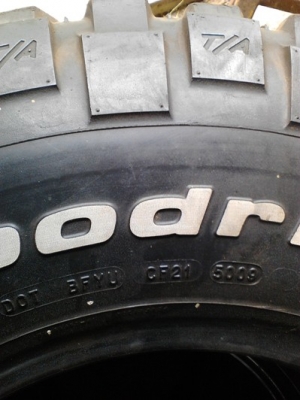 ยาง BF MUD KM2     285/75/16 ปี 50/09