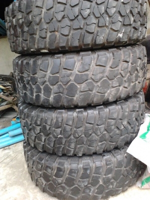 ยาง BF MUD KM2     285/75/16 ปี 50/09