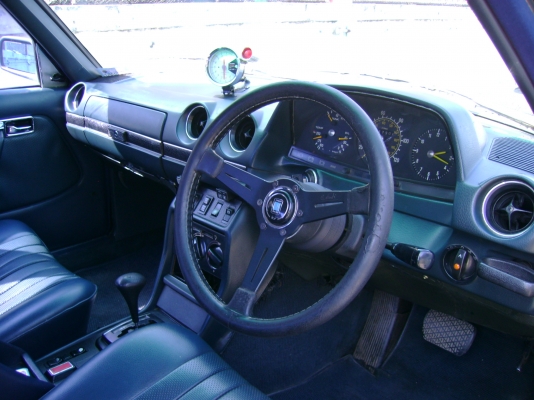 Benz W123 เครื่อง 1JZ เกียร์ auto ติด lpg แล้ว สภาพดี 100,000.- Benz W123 เครื่อง 1JZ เกียร์ auto ติด lpg แล้ว สภาพดี 100,000.-