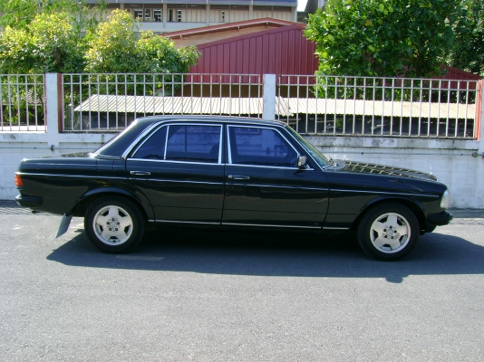 Benz W123 เครื่อง 1JZ เกียร์ auto ติด lpg แล้ว สภาพดี 100,000.- Benz W123 เครื่อง 1JZ เกียร์ auto ติด lpg แล้ว สภาพดี 100,000.-