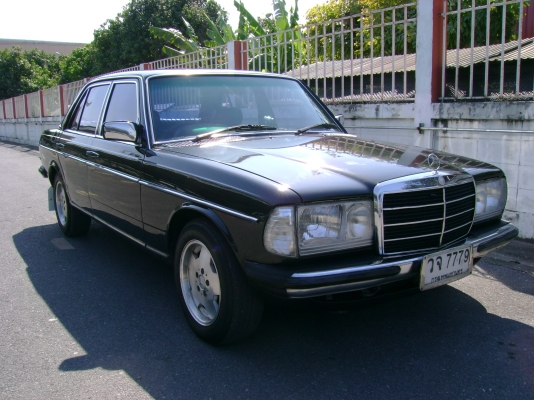 Benz W123 เครื่อง 1JZ เกียร์ auto ติด lpg แล้ว สภาพดี 100,000.-