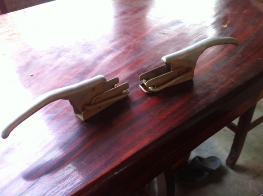 ขายมือล็อกฝาท้าย ช้างเหยียบ ราคา 300 บาท