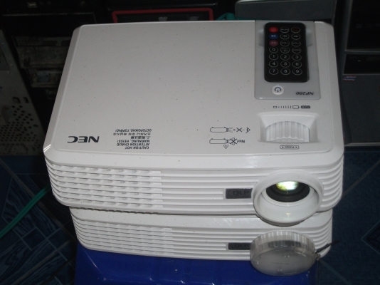 ขายโปรเจคเตอร์ NEC รุ่น NP 200  --2  ตัว  3000 บาท