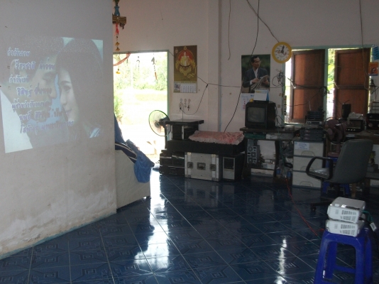 ขายโปรเจคเตอร์ NEC รุ่น NP 200  --2  ตัว  3000 บาท